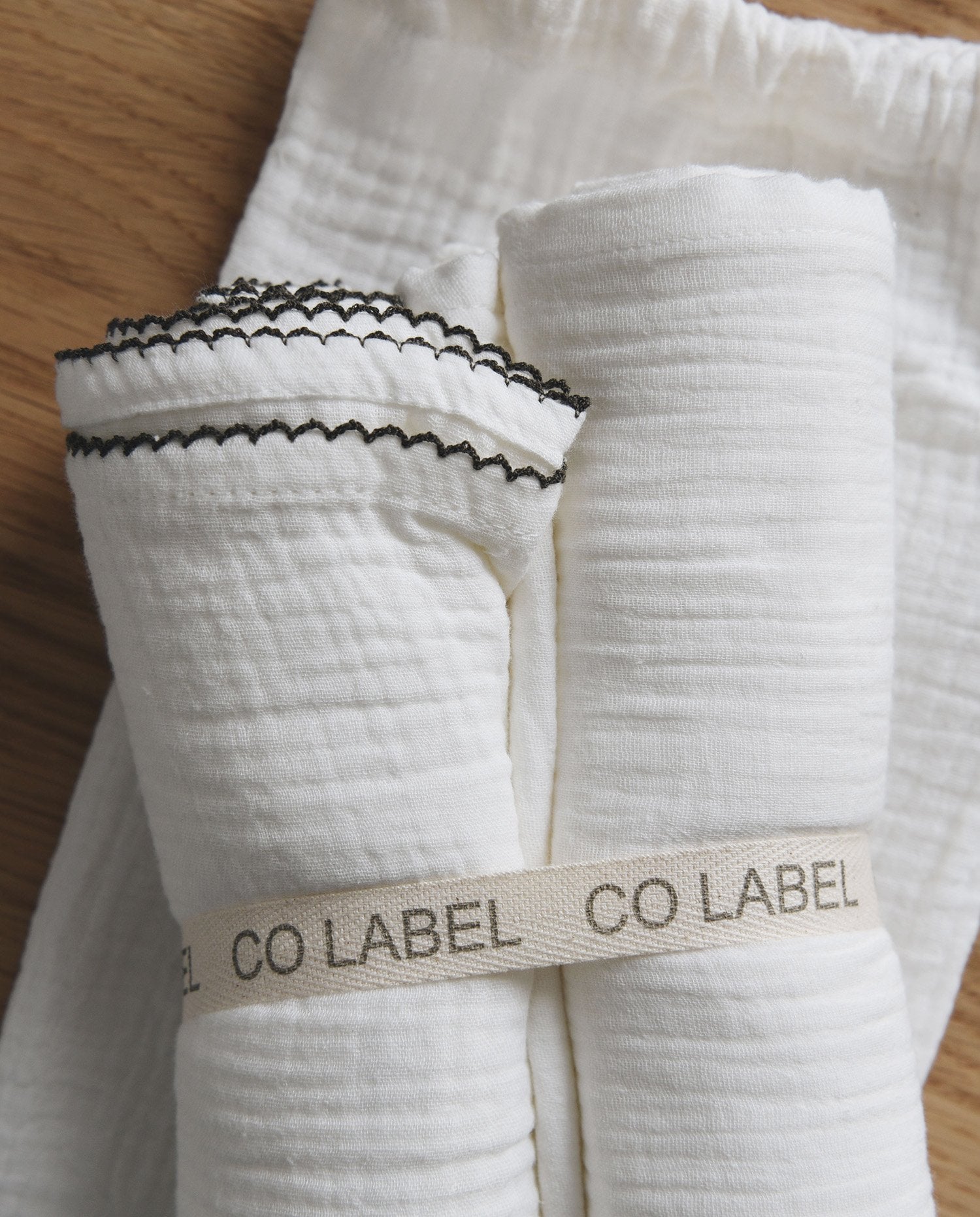 AOI CLOTH LARGE - CO LABEL