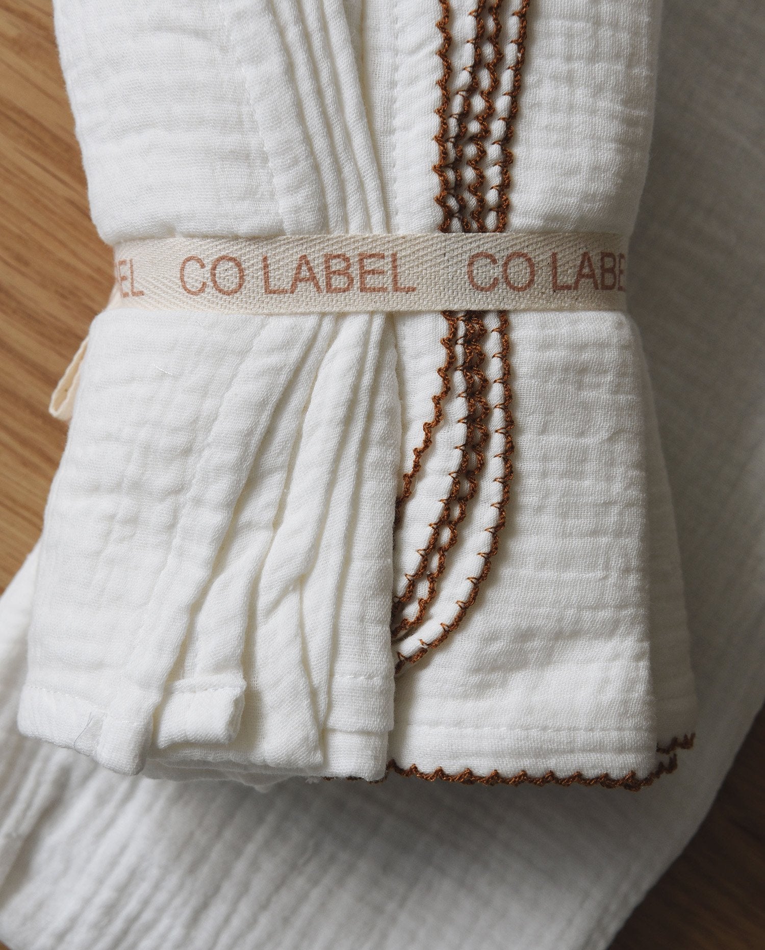 AOI CLOTH LARGE - CO LABEL