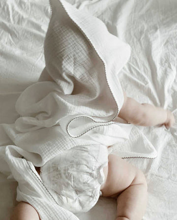 AOI HOODED TOWEL - CO LABEL