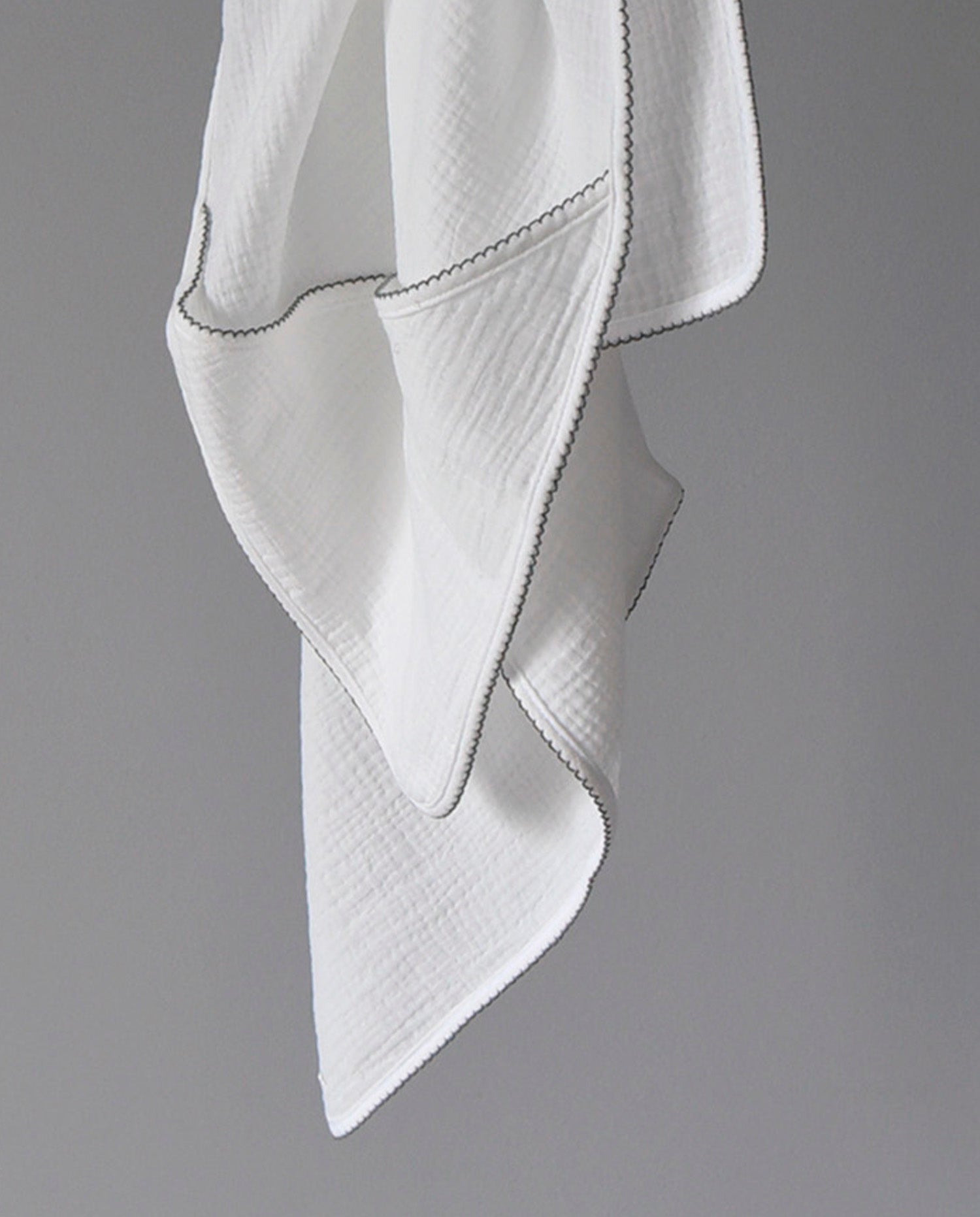 AOI HOODED TOWEL - CO LABEL