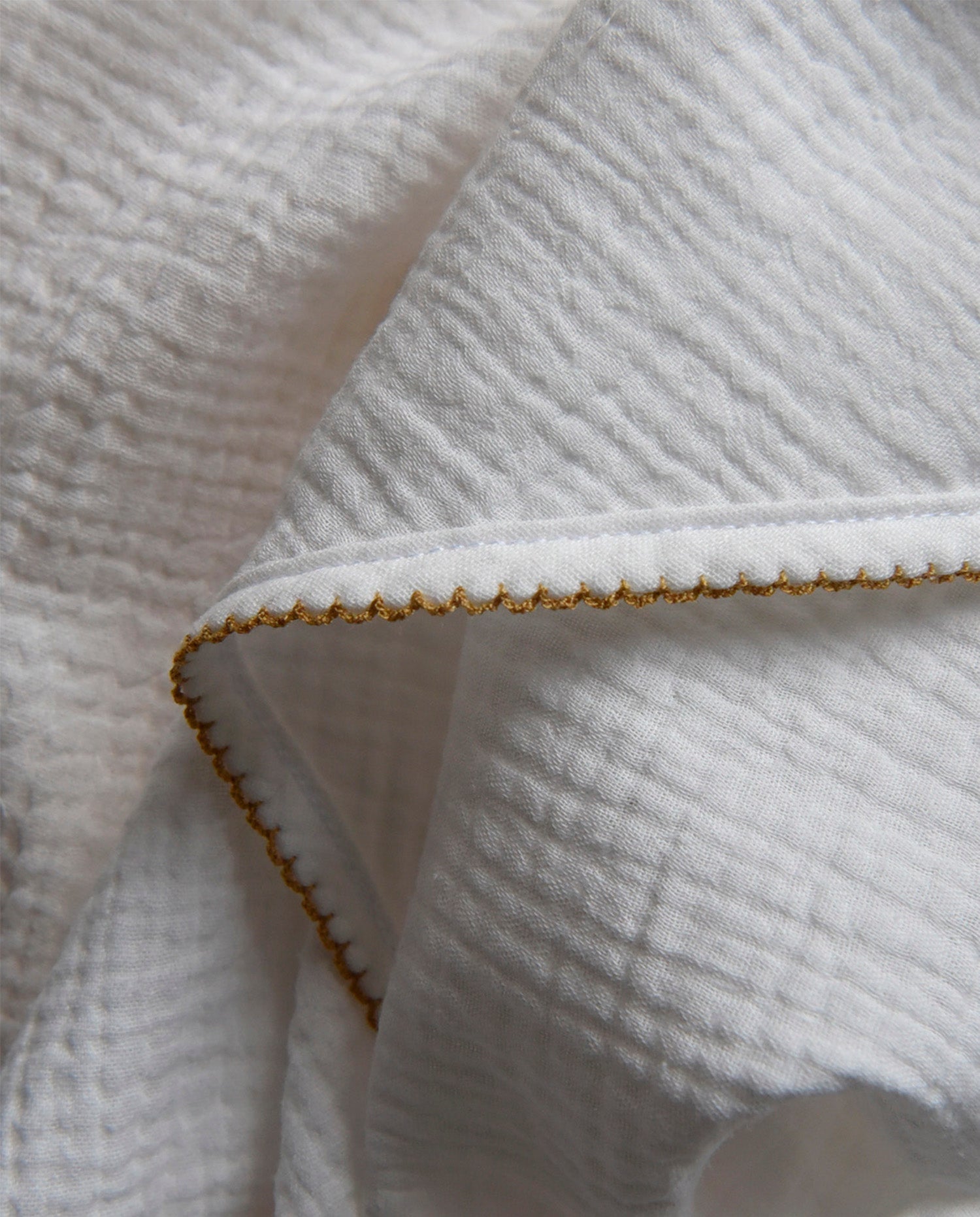 AOI HOODED TOWEL - CO LABEL