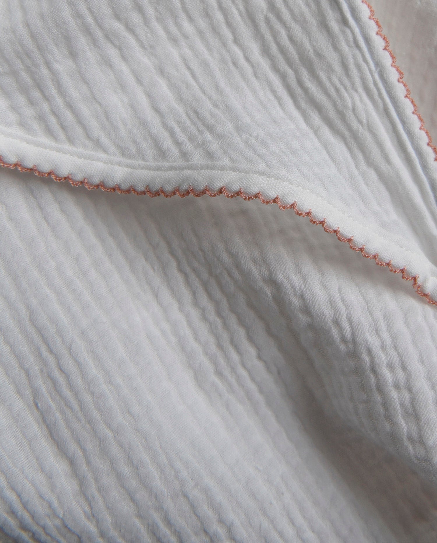 AOI HOODED TOWEL - CO LABEL