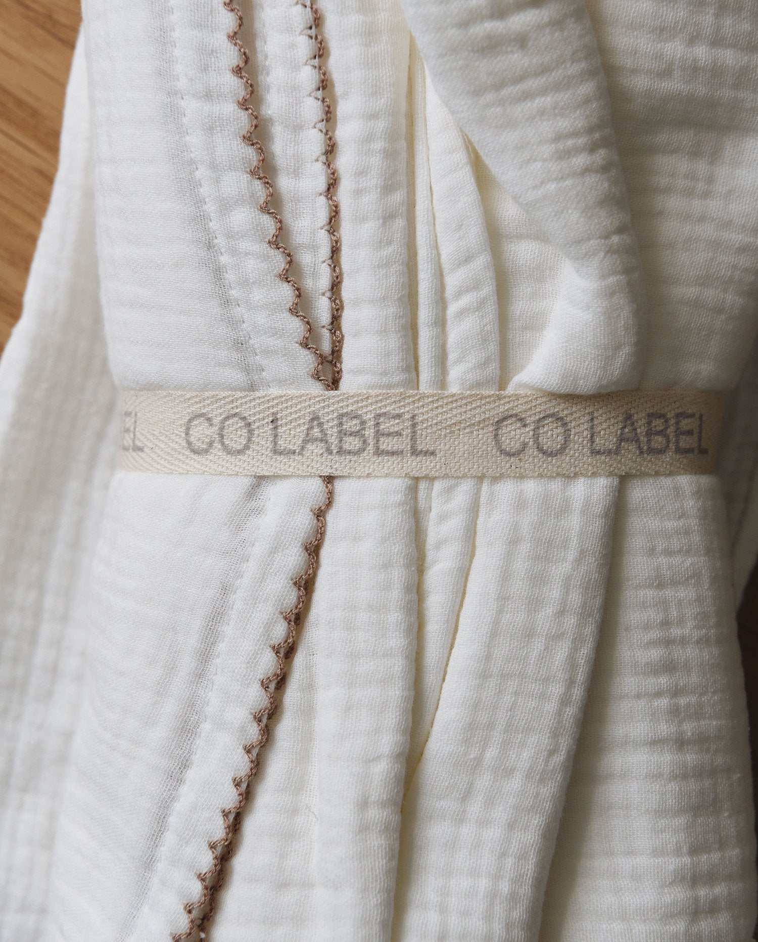 AOI CLOTH LARGE - CO LABEL